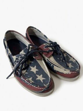 SPERRY TOP SIDERS
Men's Star-Print Canvas Boat Shoes 
Unisex
Men 7m
W- 9M